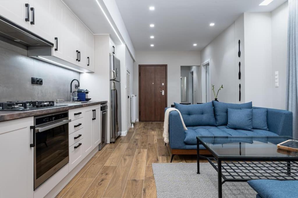 Stylish Abode Under Acropolis W/ Sunny Courtyard! Lägenhet Aten Exteriör bild
