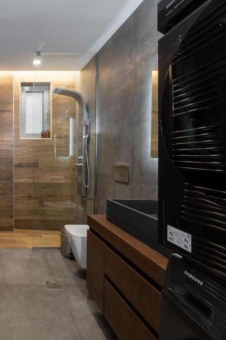 Stylish Abode Under Acropolis W/ Sunny Courtyard! Lägenhet Aten Exteriör bild