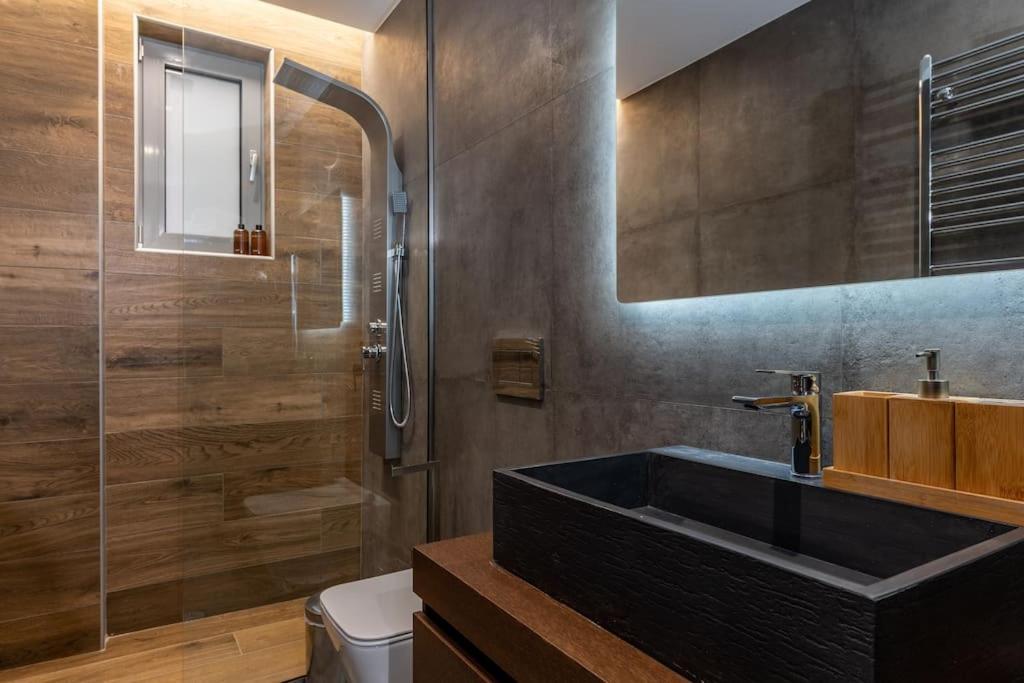 Stylish Abode Under Acropolis W/ Sunny Courtyard! Lägenhet Aten Exteriör bild