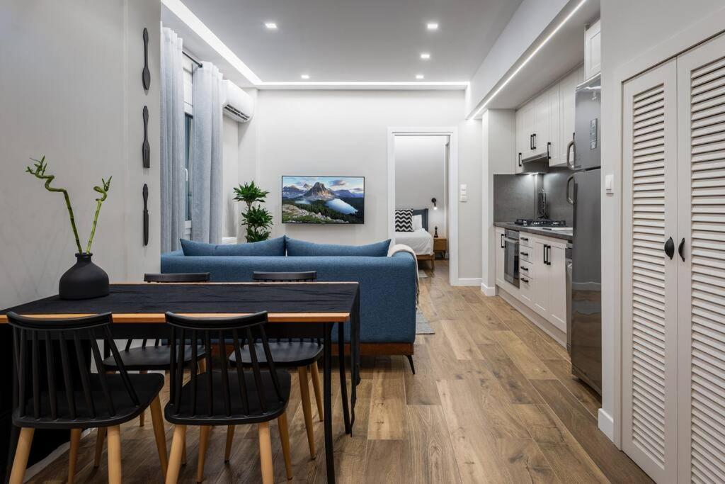 Stylish Abode Under Acropolis W/ Sunny Courtyard! Lägenhet Aten Exteriör bild