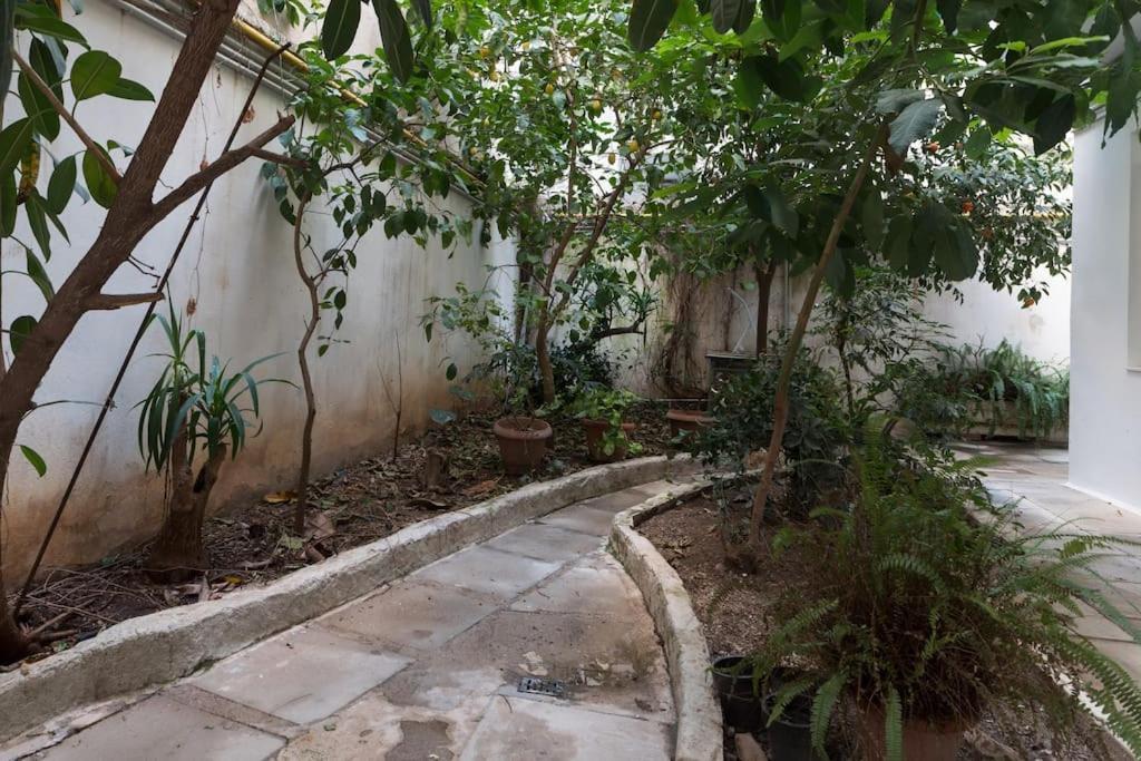 Stylish Abode Under Acropolis W/ Sunny Courtyard! Lägenhet Aten Exteriör bild