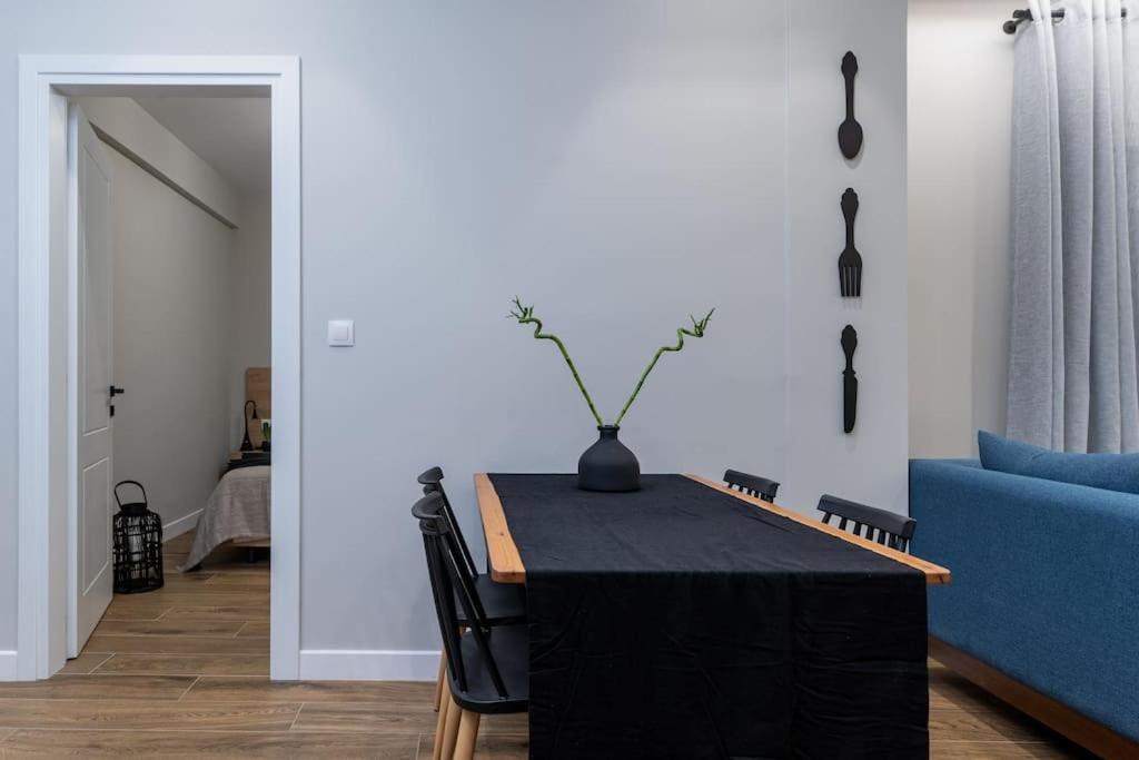 Stylish Abode Under Acropolis W/ Sunny Courtyard! Lägenhet Aten Exteriör bild