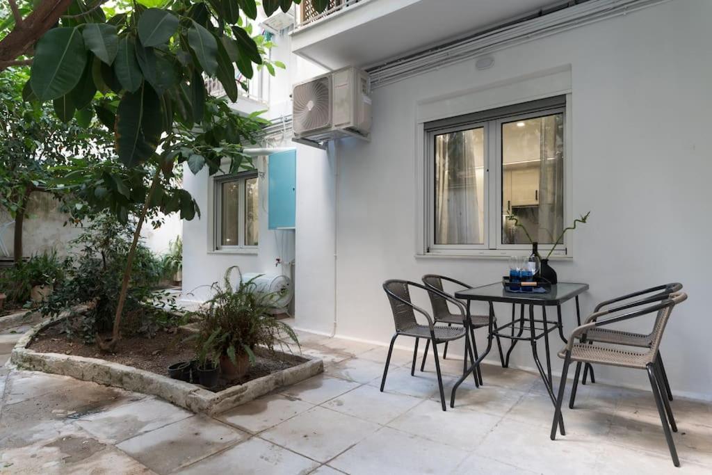 Stylish Abode Under Acropolis W/ Sunny Courtyard! Lägenhet Aten Exteriör bild