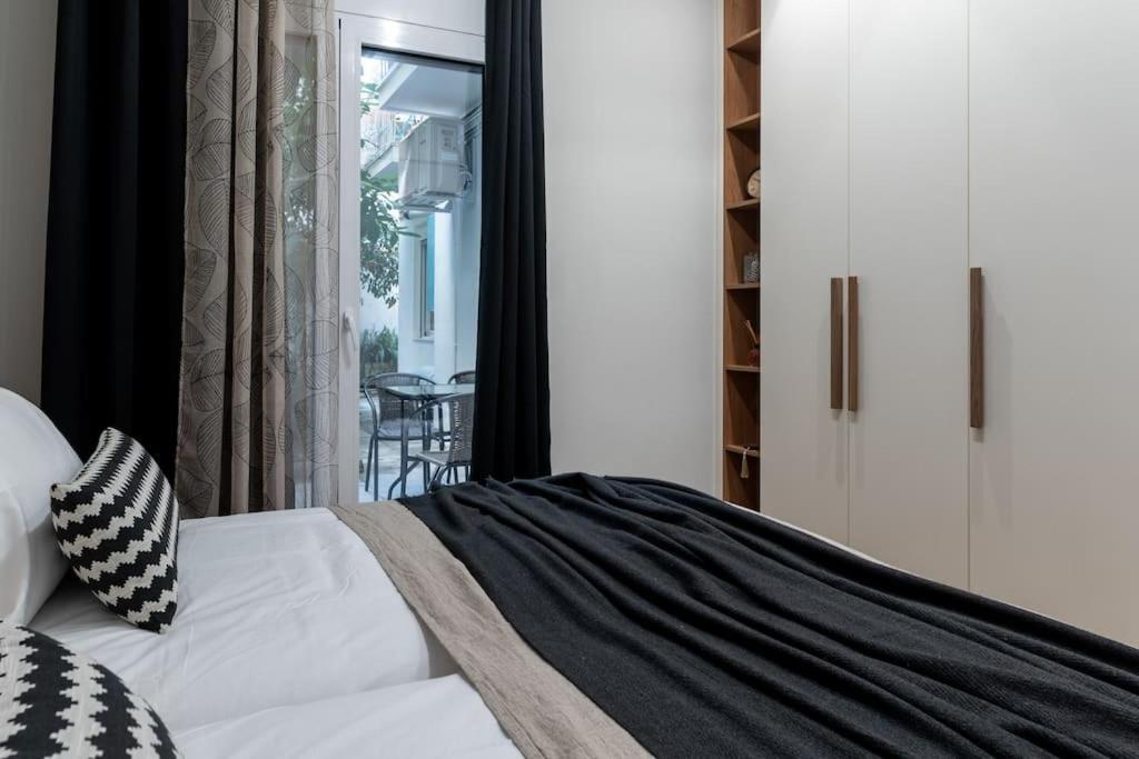 Stylish Abode Under Acropolis W/ Sunny Courtyard! Lägenhet Aten Exteriör bild
